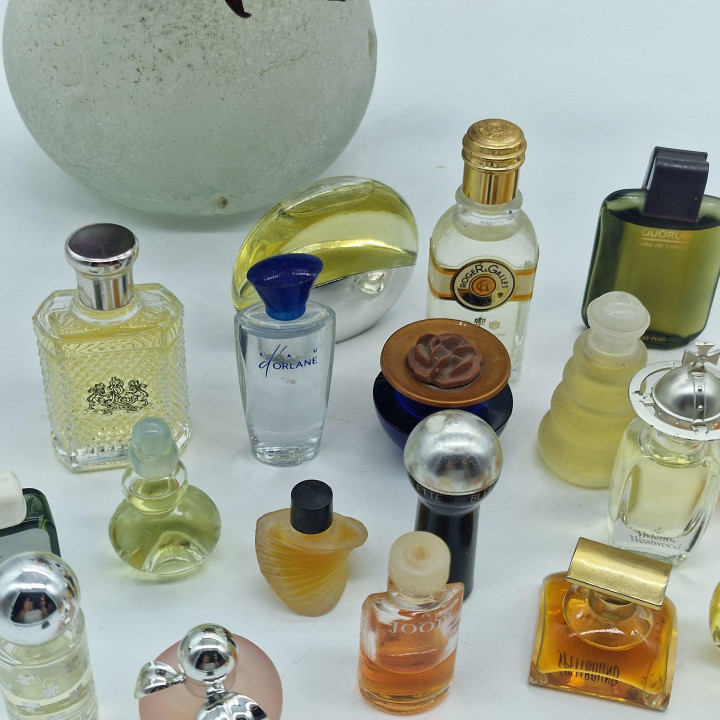 Lote de 30 Miniaturas de Perfume Vintage, Frascos de Colección, Vivienne Westwood, Caron, Paco Rabanne, Carven, Vidrio Años 198…