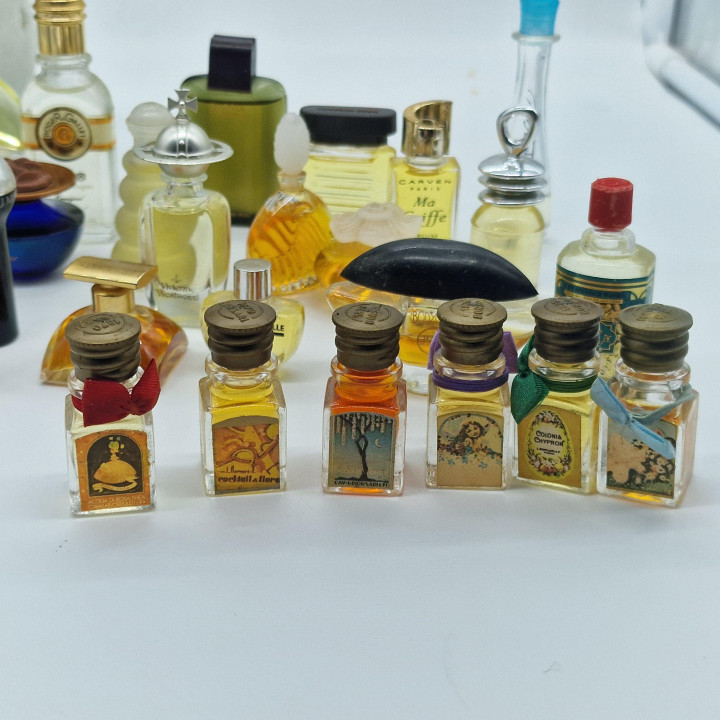 Lote de 30 Miniaturas de Perfume Vintage, Frascos de Colección, Vivienne Westwood, Caron, Paco Rabanne, Carven, Vidrio Años 198…