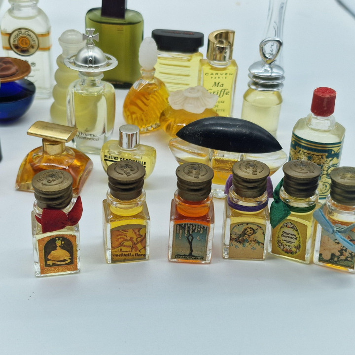 Lotto di 30 Miniature di Profumo Vintage, Bottigliette da Collezione, Vivienne Westwood, Caron, Paco Rabanne, Carven, Vetro 198…