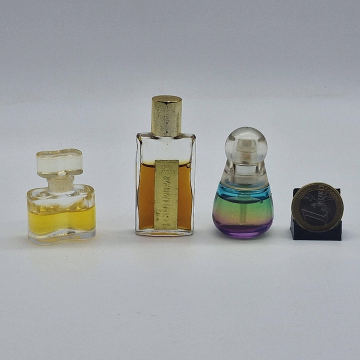 Conjunto de 3 Miniaturas de Perfume Estée Lauder: White Linen, Cinnabar e Beyond Paradise