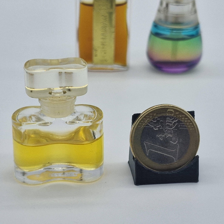 Set di 3 Miniature di Profumo Estée Lauder: White Linen, Cinnabar e Beyond Paradise