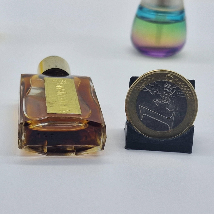 Conjunto de 3 Miniaturas de Perfume Estée Lauder: White Linen, Cinnabar e Beyond Paradise
