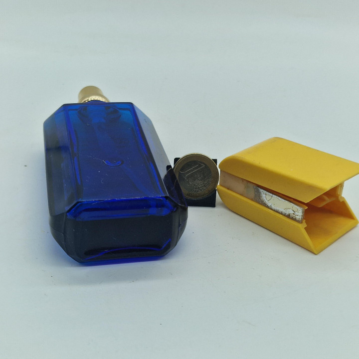 Perfume Vintage Quorum Antonio Puig Eau de Toilette, Frasco Azul Cobalto Raro 100ml, Fragrância Espanhola 1990, Tampa Danificada