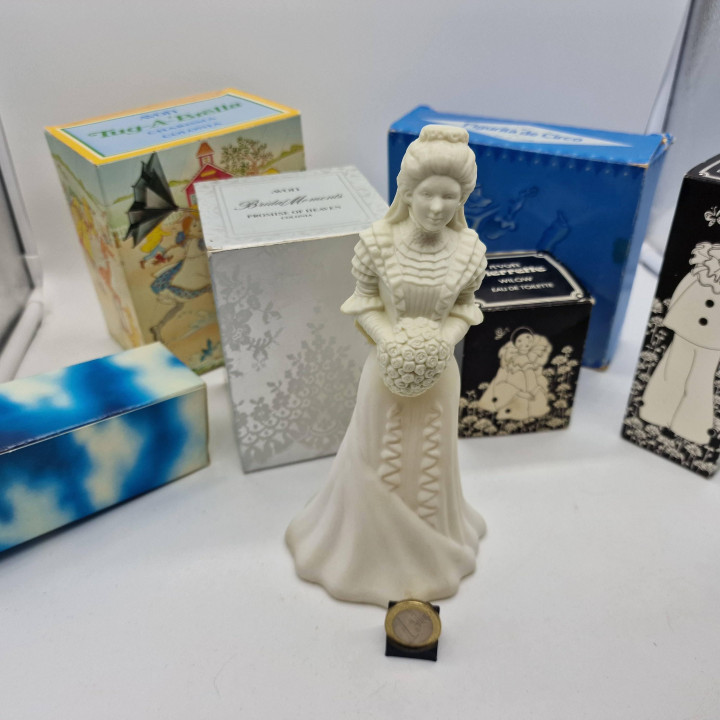 ヴィンテージ エイボン 香水瓶 コレクターズデキャンタ、Charisma Tasha Willow、オリジナル箱付き 1970年代 1980年代、お好きなフィギュアを選択