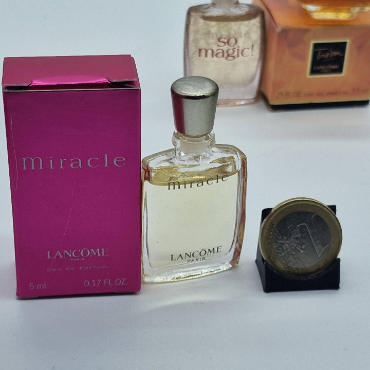 Vintage Lancôme Miniatur Parfum Set, 4 Sammlerflakons - Trésor, Miracle, Oui und So Magic, EDP EDT mit OVP, Frankreich 1990er 2…
