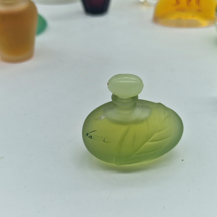 Lote de Miniaturas de Perfume Vintage, Colección Yves Rocher y Rochas - Cantate, Venise, Orchidée, Madame Rochas - Set de 13 Fr…