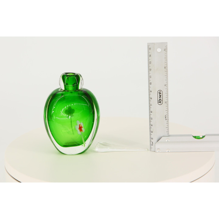 Flacon de Parfum Vintage en Verre Vert, Verre d'Art Sommerso avec Fleur Lampwork, Déco Coiffeuse Années 90, Verre Soufflé avec…