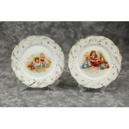 Paire d'Assiettes en Porcelaine Allemande RF B, Scènes d'Enfants