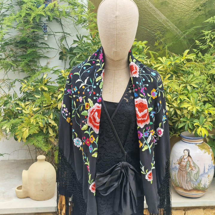 Vintage silk shawl with hand embroidery and 45 cm fringes. Handcrafted embroidered shawl 105 x 100 cm