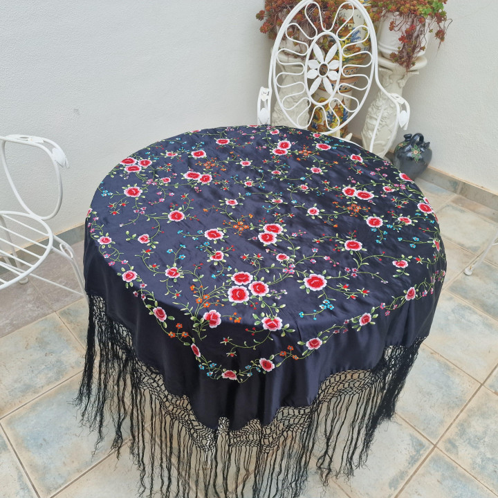 Vintage Mantón de Manila z satyny jedwabnej z haftem ręcznym i frędzlami 25 cm. Rękodzielniczy szal z jedwabiu naturalnego 105x…