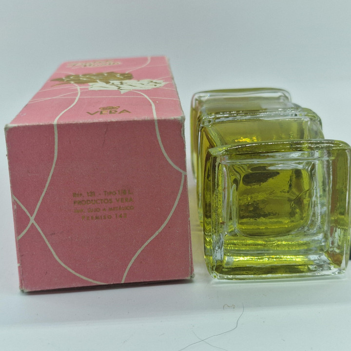 Винтажный одеколон Isabel Maria от Productos Vera - Мексика 1960-е - Стеклянный флакон 125 мл с оригинальной коробкой для колле…
