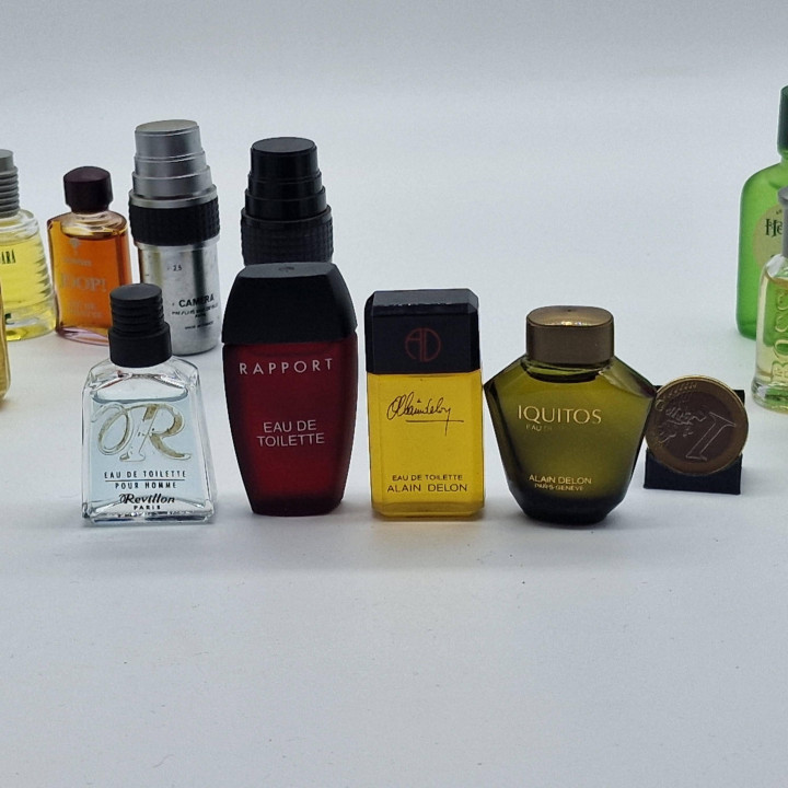 Set 16 Miniaturas de Perfume Hombre, Paco Rabanne, Hugo Boss, Alain Delon Iquitos y Courreges, Fragancias de Colección Vintage…