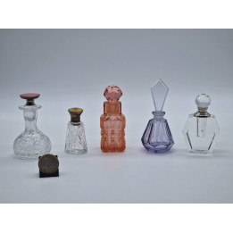 Pareja de Frascos de Perfume Eduardinos, Cristal Tallado y Plata de Ley con Esmalte Guilloche, Perfumadores Antiguos, Londres,…