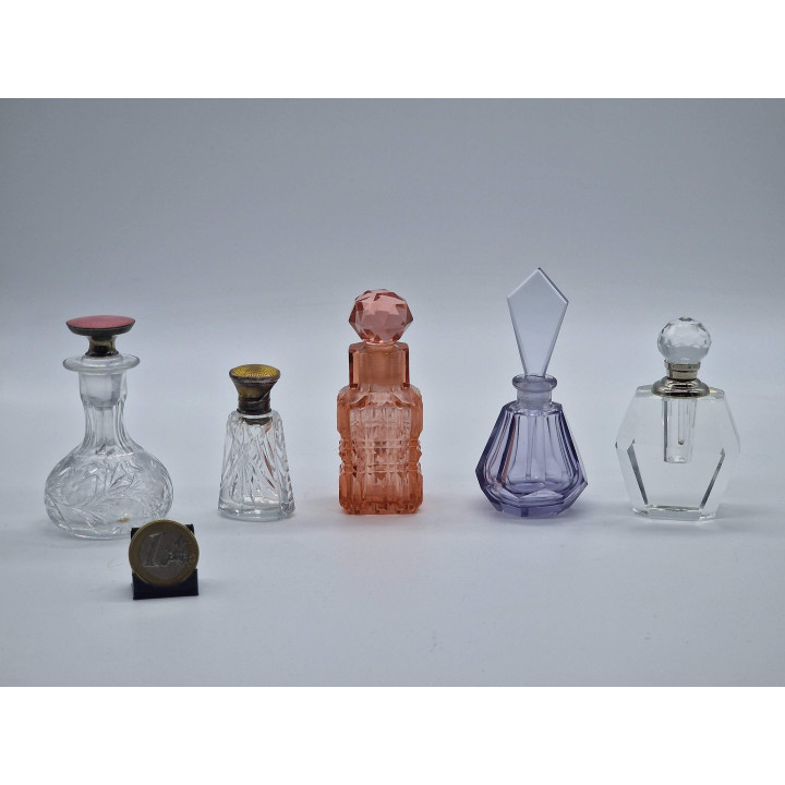 Pareja de Frascos de Perfume Eduardinos, Cristal Tallado y Plata de Ley con Esmalte Guilloche, Perfumadores Antiguos, Londres,…