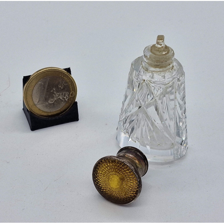 Pareja de Frascos de Perfume Eduardinos, Cristal Tallado y Plata de Ley con Esmalte Guilloche, Perfumadores Antiguos, Londres,…