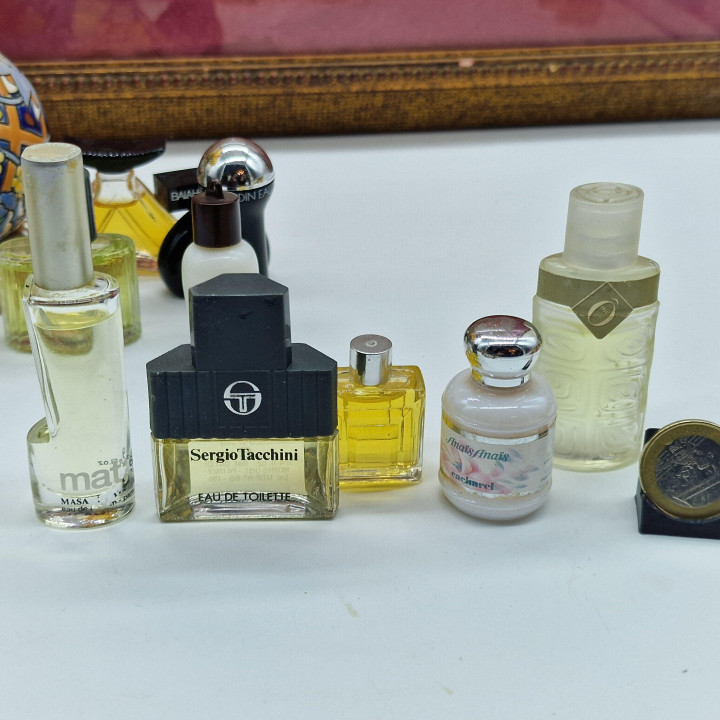 Set van 20 Vintage Parfum Miniaturen, Burberrys Azzaro Boss Boucheron Cacharel, Zeldzame Parfümflesjes Verzameling, Jaren 1990