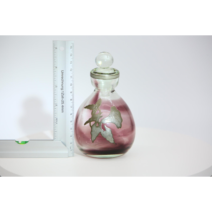 Jean Claude Novaro Parfümflasche Signiert, Biot Glas Flakon Handgeblasen 1990er, Amethyst Glasflakon mit Metall Floral Deko