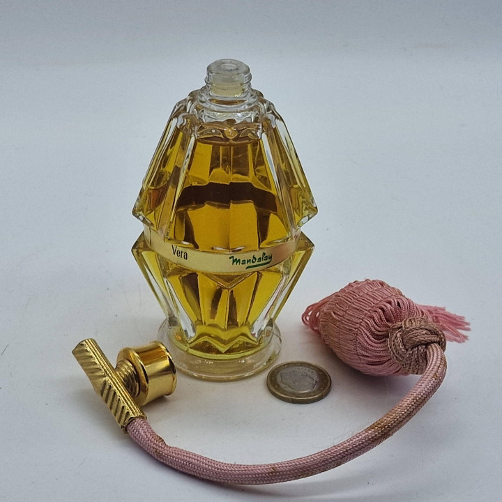 Vintage Parfümflasche mit Zerstäuber, Vera Mandalay Kristallglas Flakon, Rosa Quaste, 1960er Jahre Sammlerstück Dekoration, 13.…