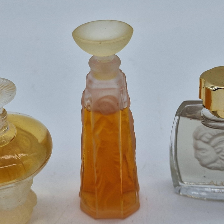 Miniatures de Parfum Lalique, Flacons de Collection Vintage - Lot de 6 Mini Parfums en Verre Dépoli Art Déco, Lion Equus Baiser…