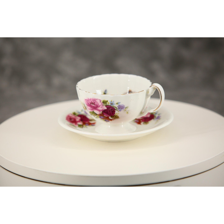 Conjunto de chávena de chá e prato em porcelana vintage