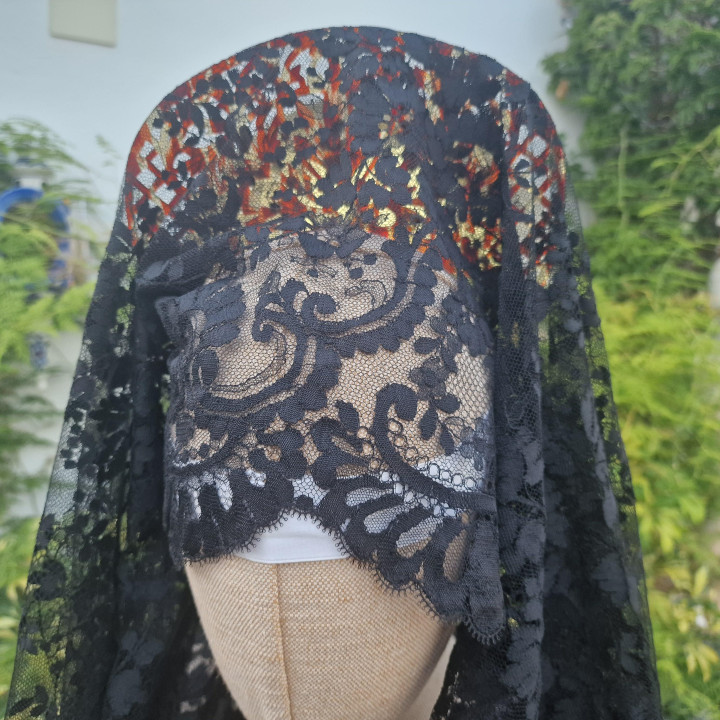Mantilha espanhola de renda de seda preta (anos 1930) | Véu antigo