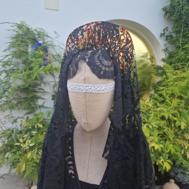 Mantilha espanhola antiga de renda de seda Chantilly (1940)
