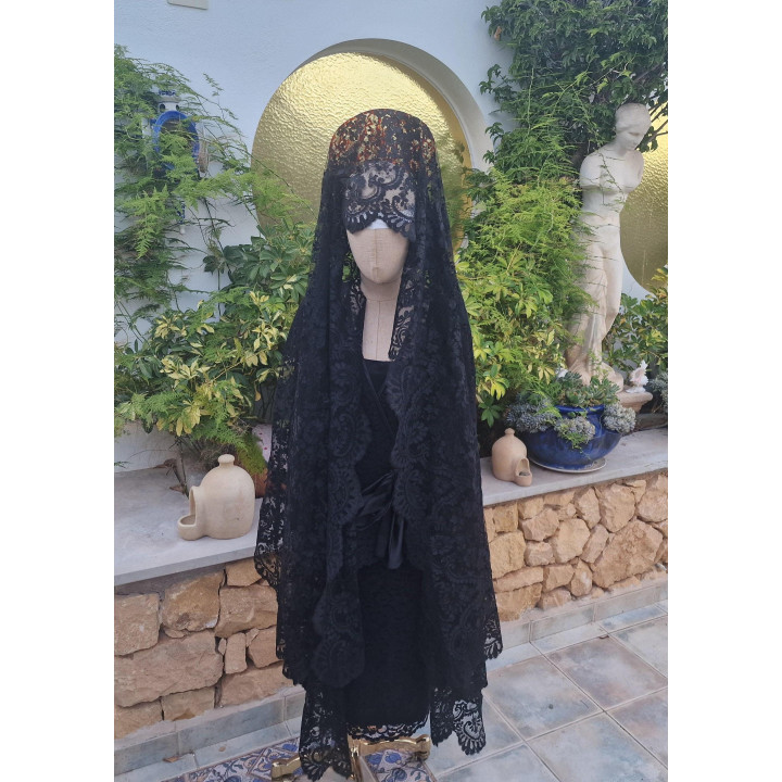Mantilla española antigua de encaje de seda Chantilly