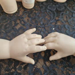 Par de Manos de Porcelana Bisque para Restauración de Muñecas