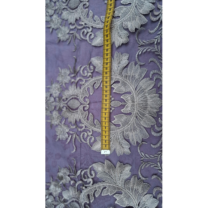 Schwarzer Netzstoff mit goldener Stickerei - 160 x 160 cm - 1940er Jahre