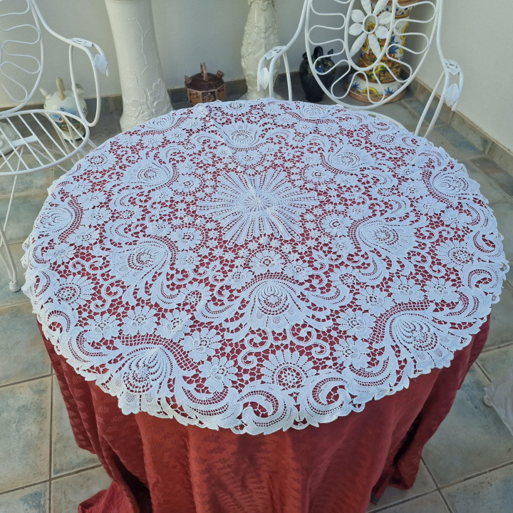 Okrągły obrus z koronki igłowej z lat 50. (80 cm)
