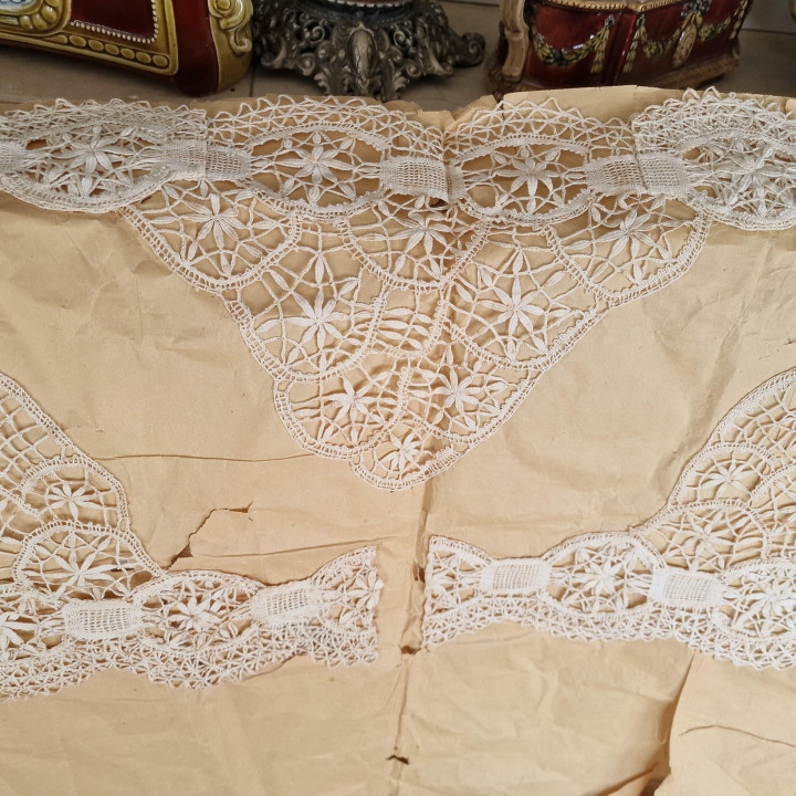 Antique Handmade Bobbin Lace & Linen Set (1900-1909)