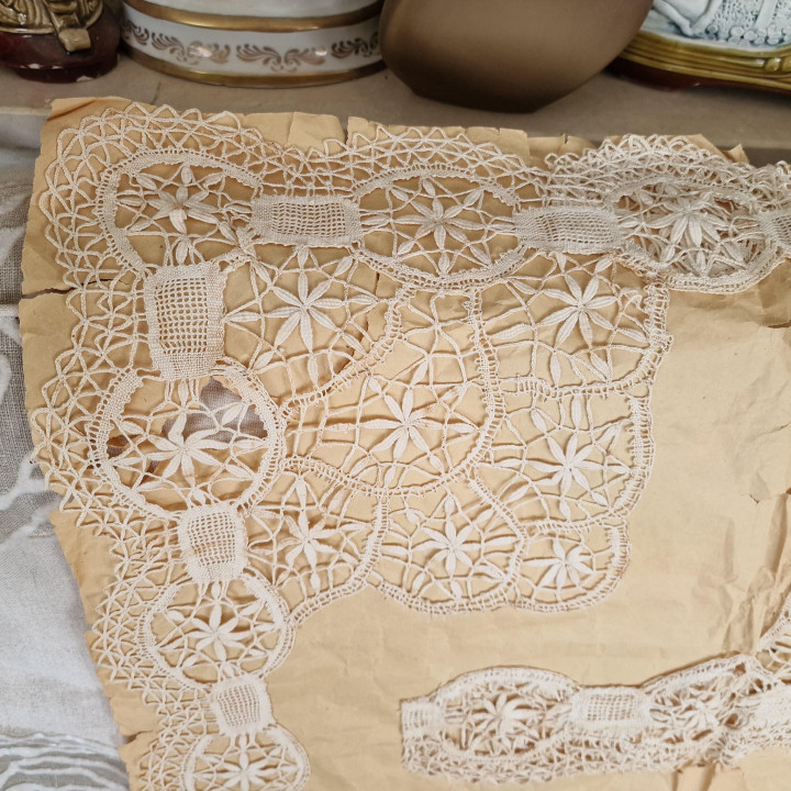Antique Handmade Bobbin Lace & Linen Set (1900-1909)
