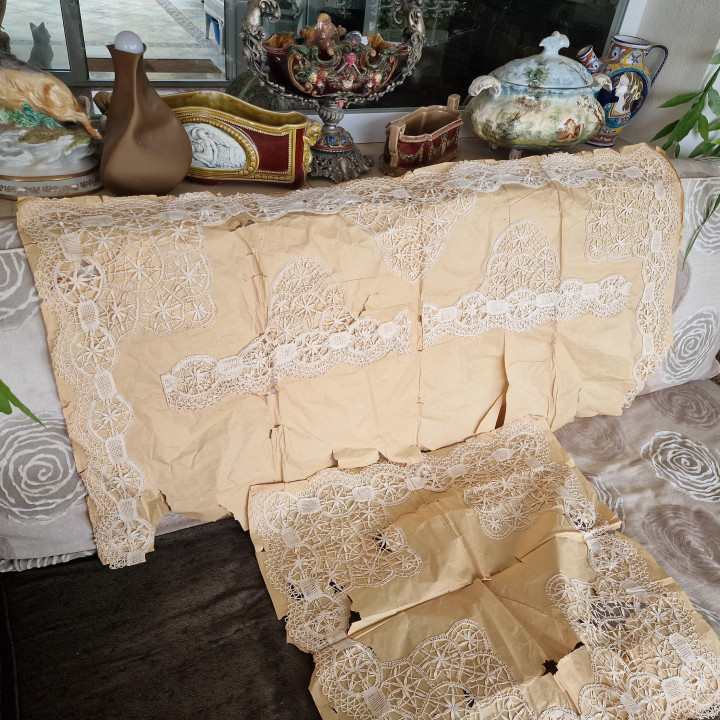 Antique Handmade Bobbin Lace & Linen Set (1900-1909)