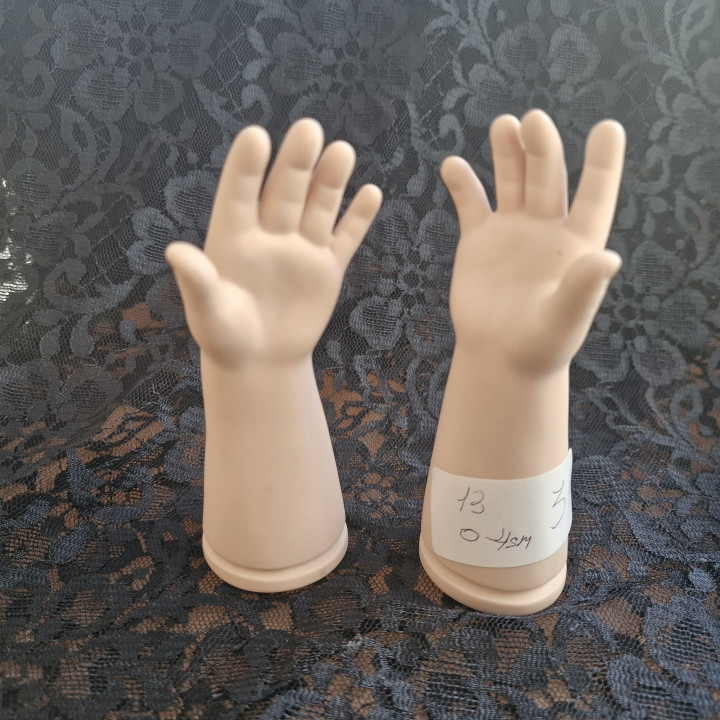 Par de Manos de Porcelana Bisque para Restauración de Muñecas