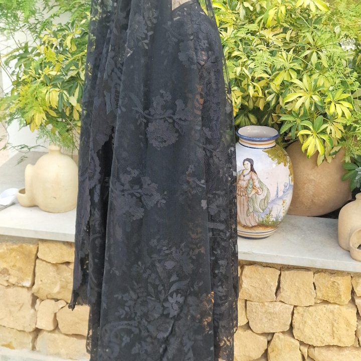 Mantilha espanhola de renda preta - Anos 1950