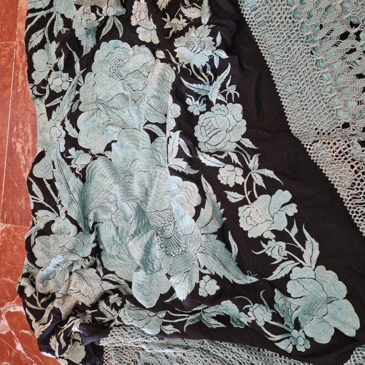 19世紀骨董マニラショール シルク両面手刺繍 マニラ麻