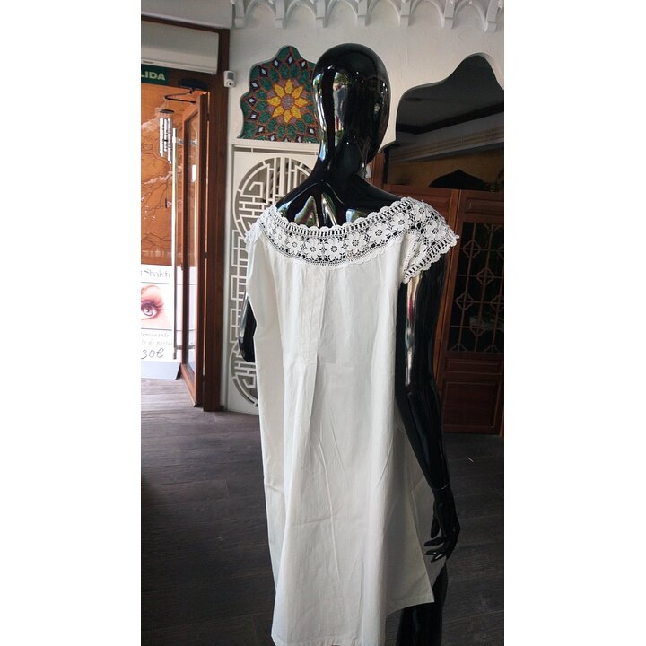 Vintage Linen Dress Chemise, White Hand Crochet Lace Nightgown, Handcrafted Folk Tunic, Size M L, Chest 110 cm 43 inches