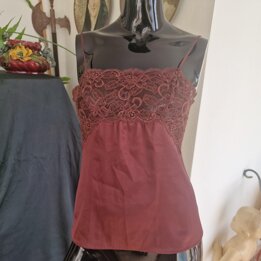 Vintage top na ramiaczkach z lat 80, jedwab z elastanem w kolorze bordowym z koronka, ramiaczka, rozmiar S