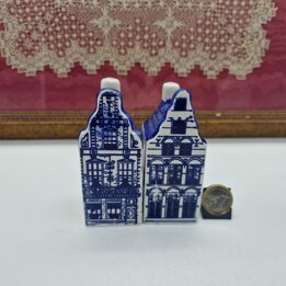 Набор солонка и перечница Delfts Blauw, Амстердамские домики из керамики, Клеймо короны DBL, 1980-е годы Винтаж