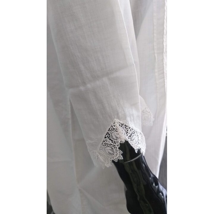 Vintage Nachthemd, Antikes Chemise de Nuit, Weiße Baumwoll Batist 1920er, Handbestickt mit Spitze V Ausschnitt, Größe M L Brust…