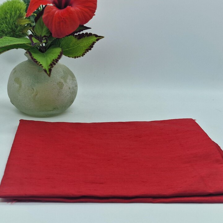 Tissu de Soie Dupion Rouge des Annees 1950 - Soie Naturelle Shantung de 80x110 cm pour Haute Couture, Coupon de Soie Sauvage