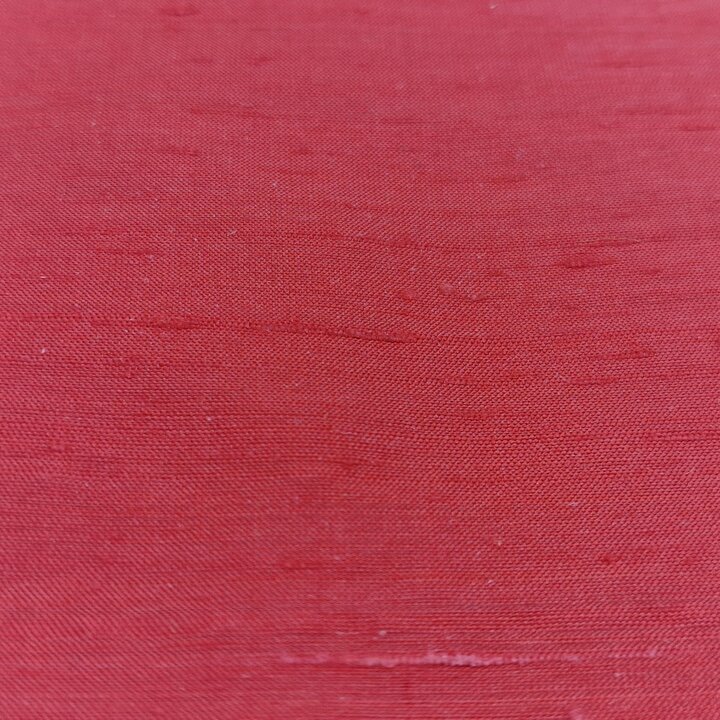 Tissu de Soie Dupion Rouge des Annees 1950 - Soie Naturelle Shantung de 80x110 cm pour Haute Couture, Coupon de Soie Sauvage