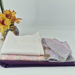 Lot de Tissus Coton Usine de Poupées Vintage - Floral Lilas et Dentelle - 3 Coupons 50x100cm - Stock Authentique Années 80