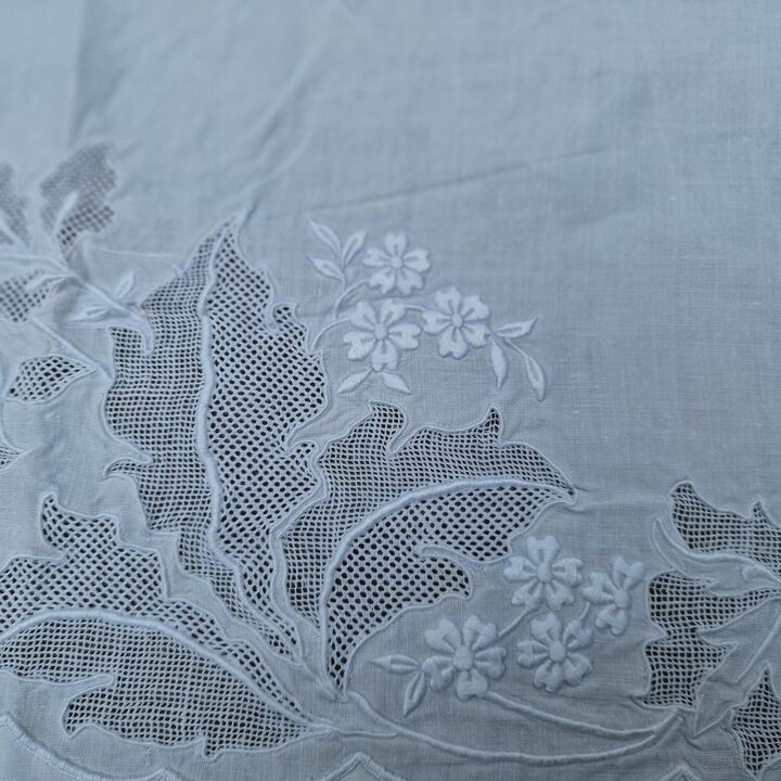 Nappe Ancienne en Lin Mariage avec 18 Serviettes Broderie Main Début XXe