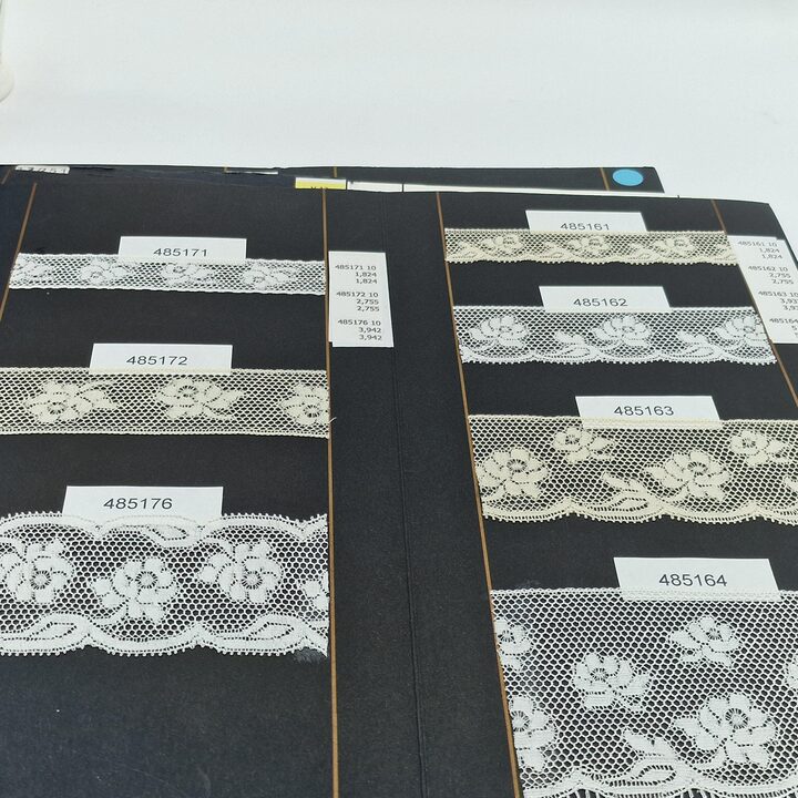 74 Vintage Spaanse Kantstalen, Fabrieksarchief Collectie Jaren 90