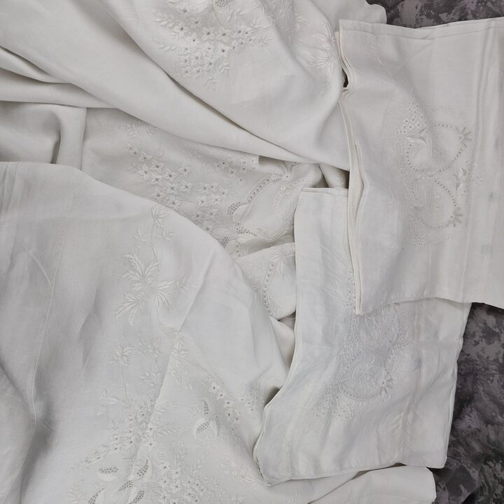 Parure de Lit en Lin Fin Brodé Main XIXe Siècle Trousseau Espagnol