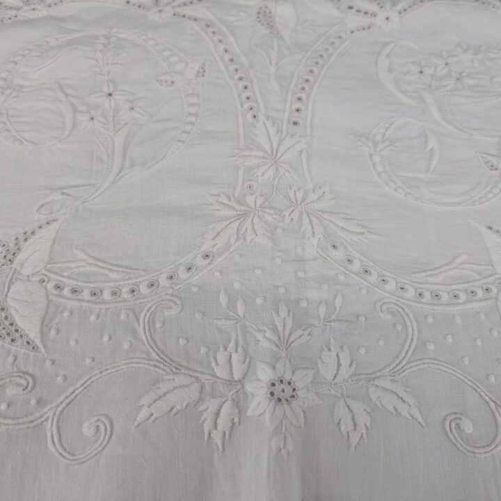 Parure de Lit en Lin Fin Brodé Main XIXe Siècle Trousseau Espagnol