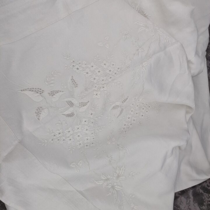 Parure de Lit en Lin Fin Brodé Main XIXe Siècle Trousseau Espagnol