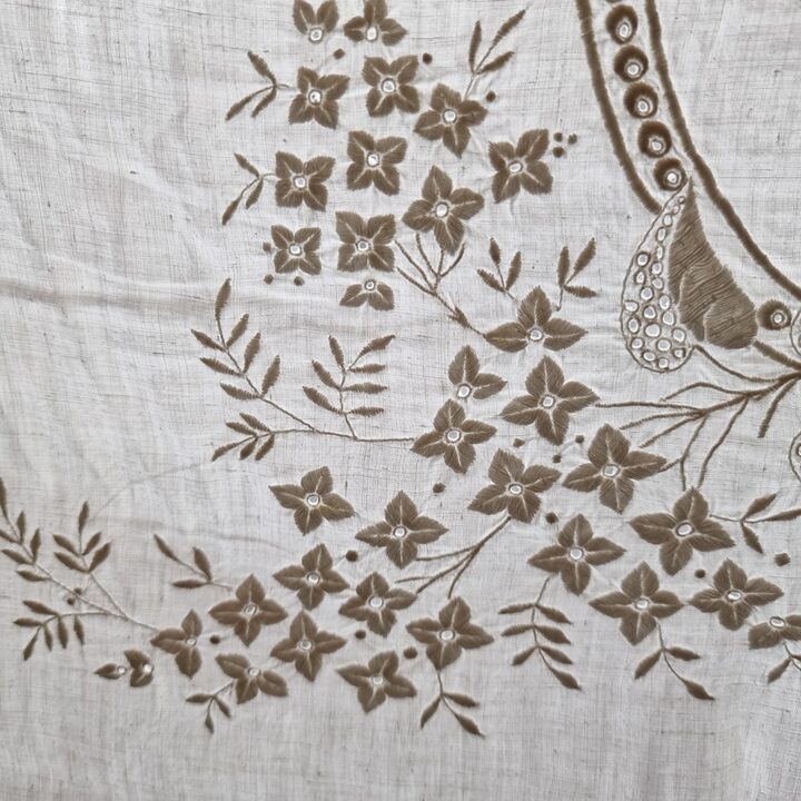Antikes handgesticktes Set aus feinem Leinen 19. Jhd. Spanische Aussteuer