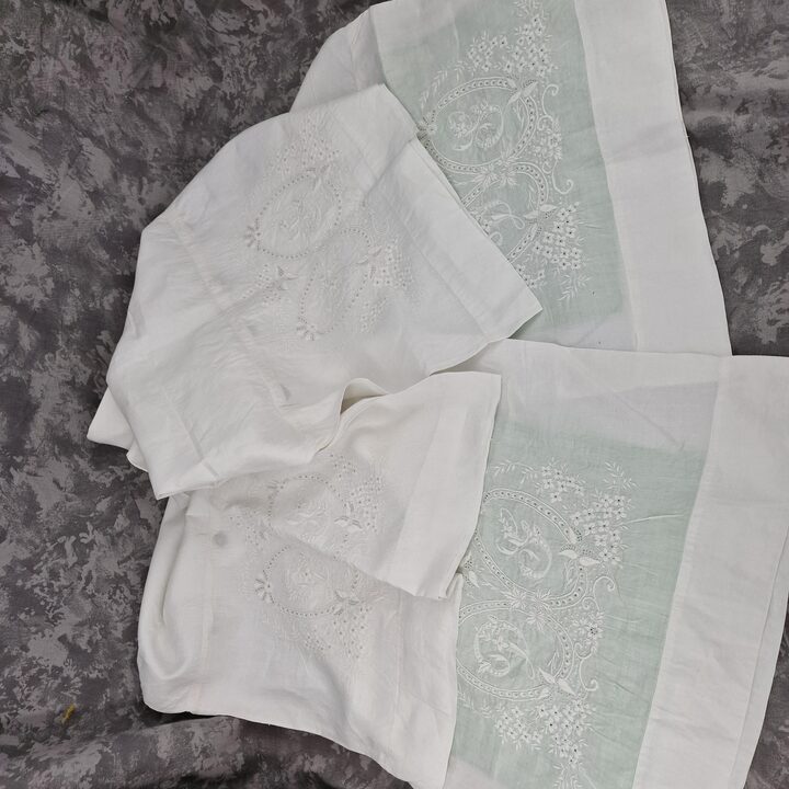 Parure de Lit en Lin Fin Brodé Main XIXe Siècle Trousseau Espagnol
